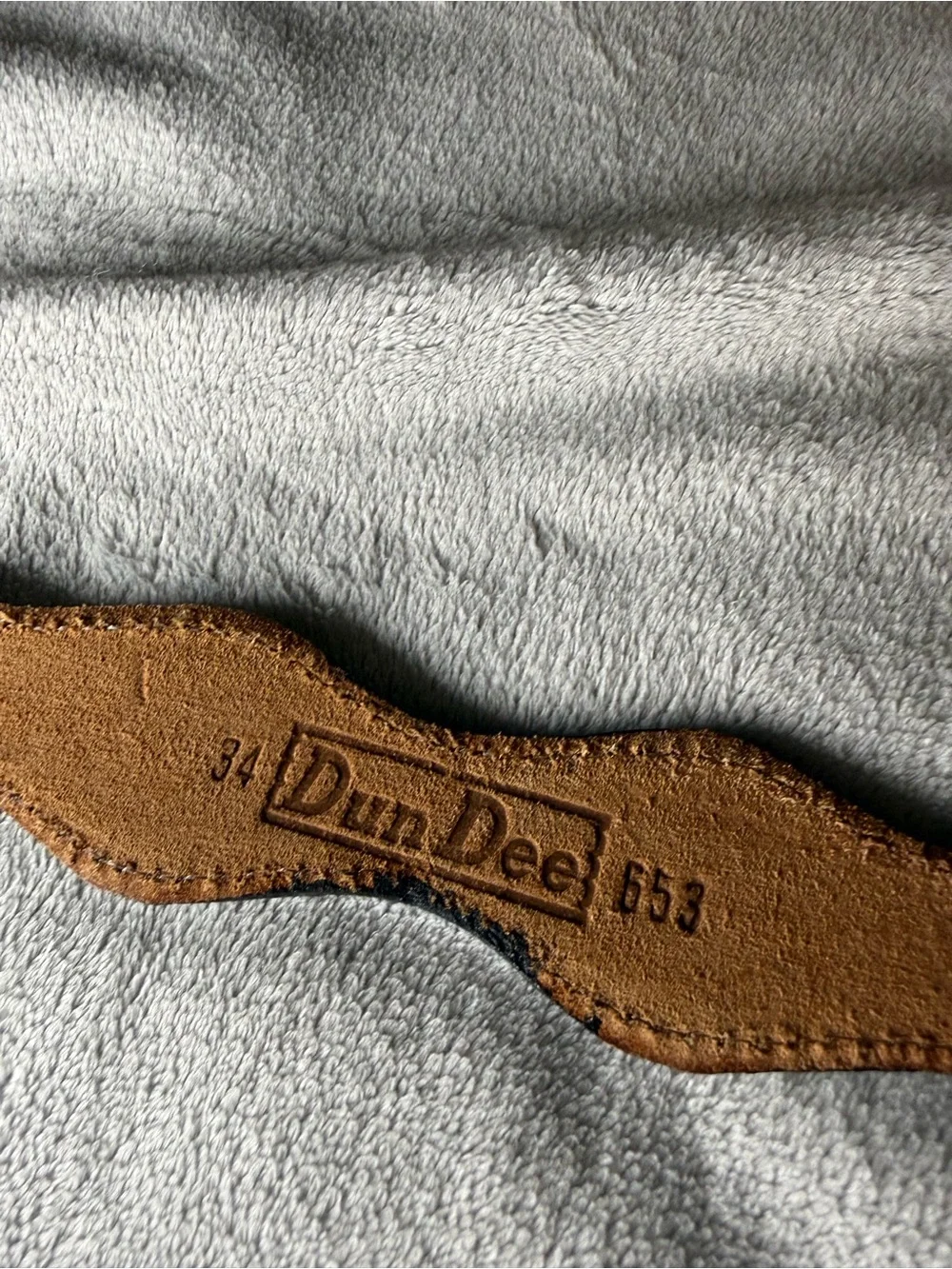Vintage Dun Dee scalloped leather belt in a deep burgundy/maroon size 34